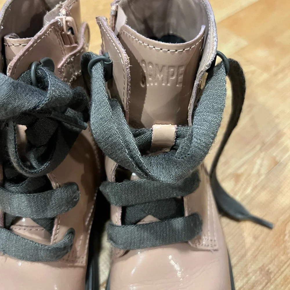 Camper‎ Patent Leather Lace-Up Ankle Boots Taupe Nude Chunky Sole Size 30(EU)